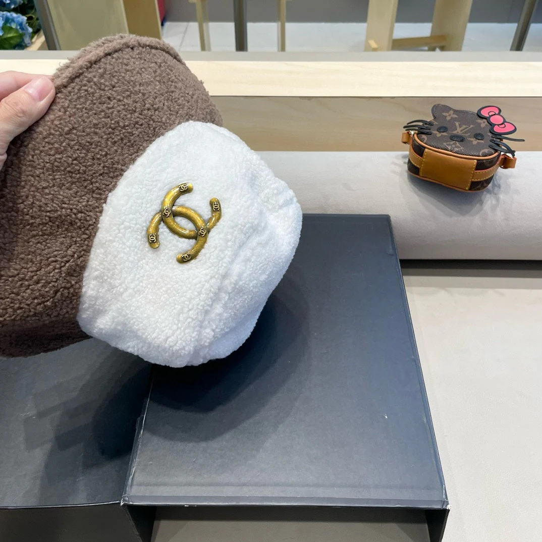 BUCKET HAT IN WHITE MIX MEDIUM BROWN LAMB WOOL 431622