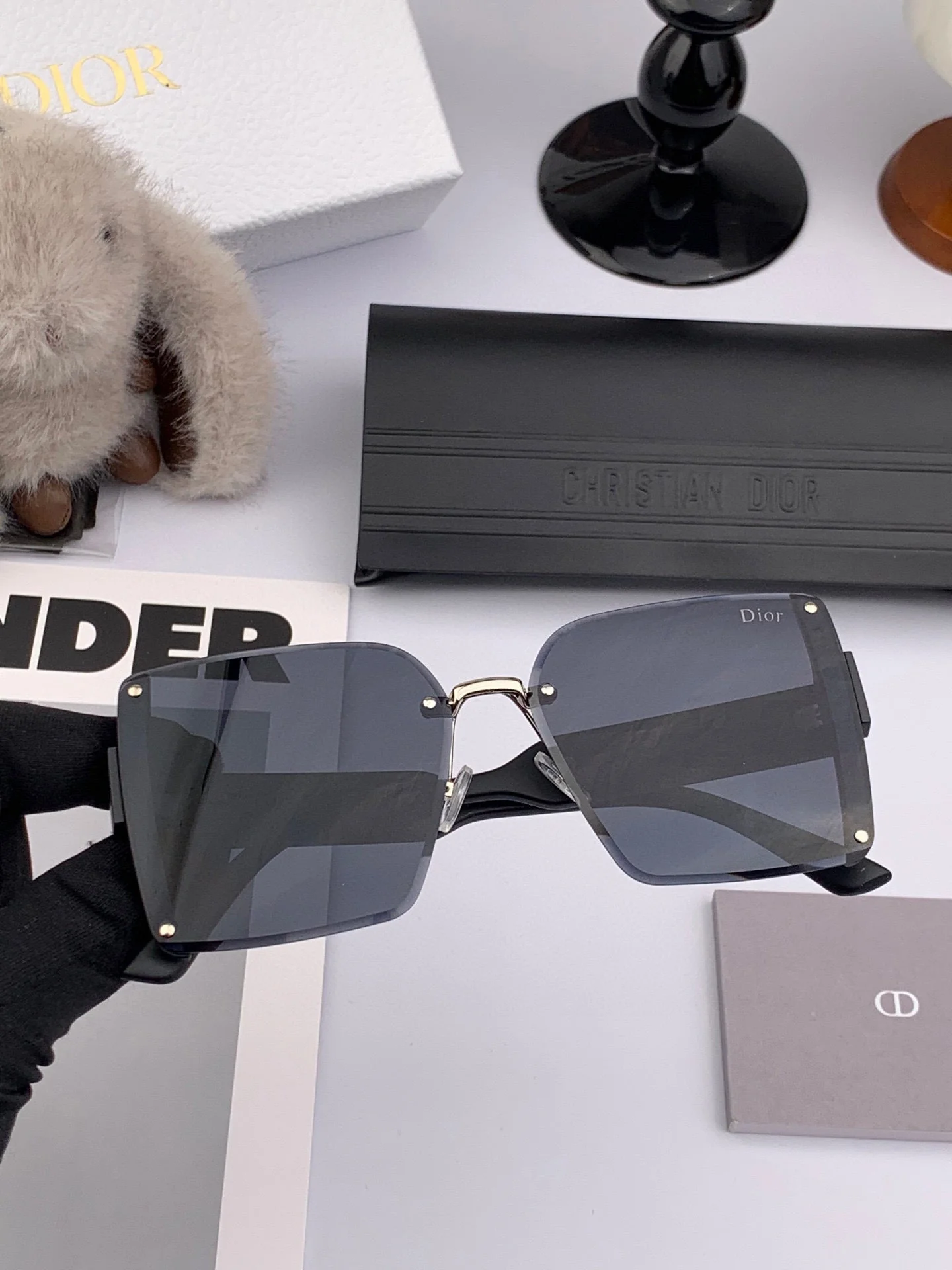 MONTAIGNE SQUARE SUNGLASS CD1677 IN ACETATE