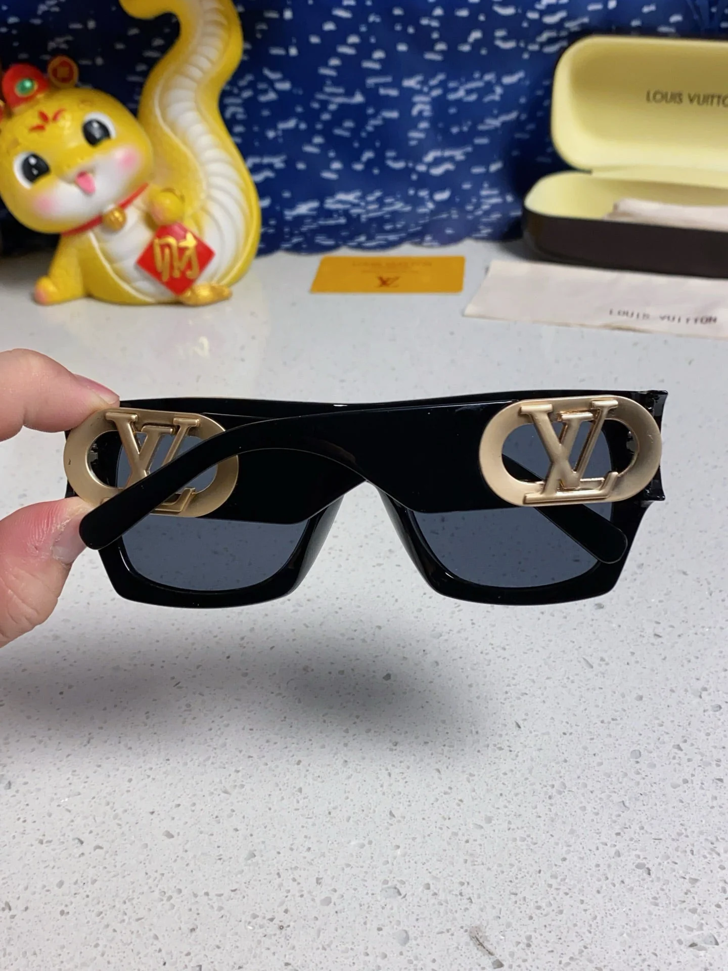 LINK SQUARE SUNGLASSES 570276 IN BLACK ACETATE GOLD LOGO