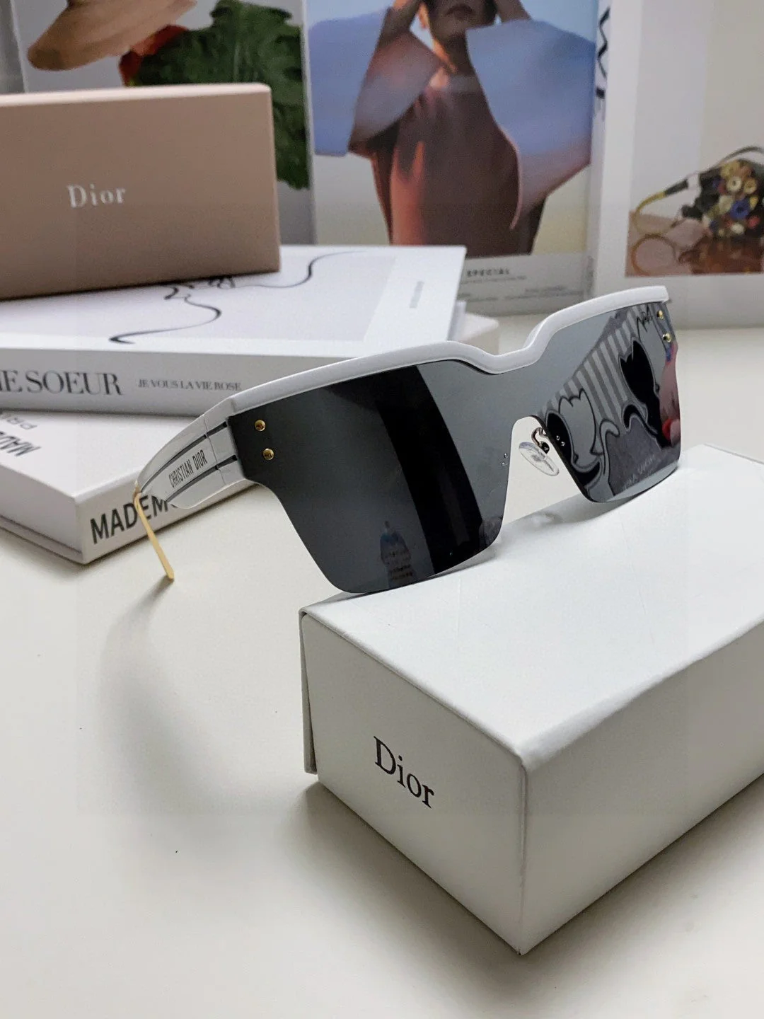 OBLIQUE SUNGLASS 571600 IN WHITE METAL BLACK MIRROR LENSES