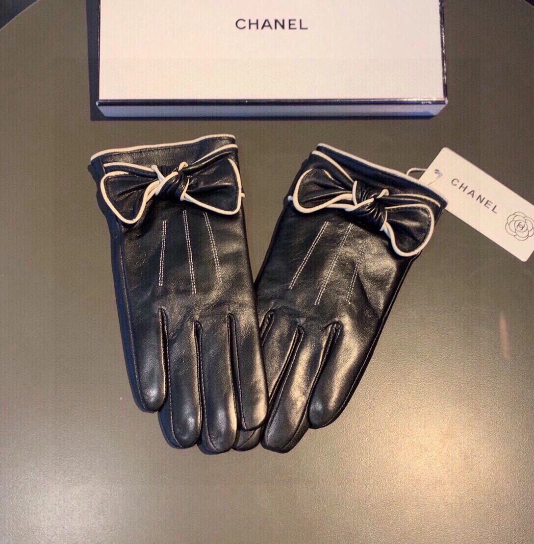 GLOVES IN BLACK LAMBSKIN 462262