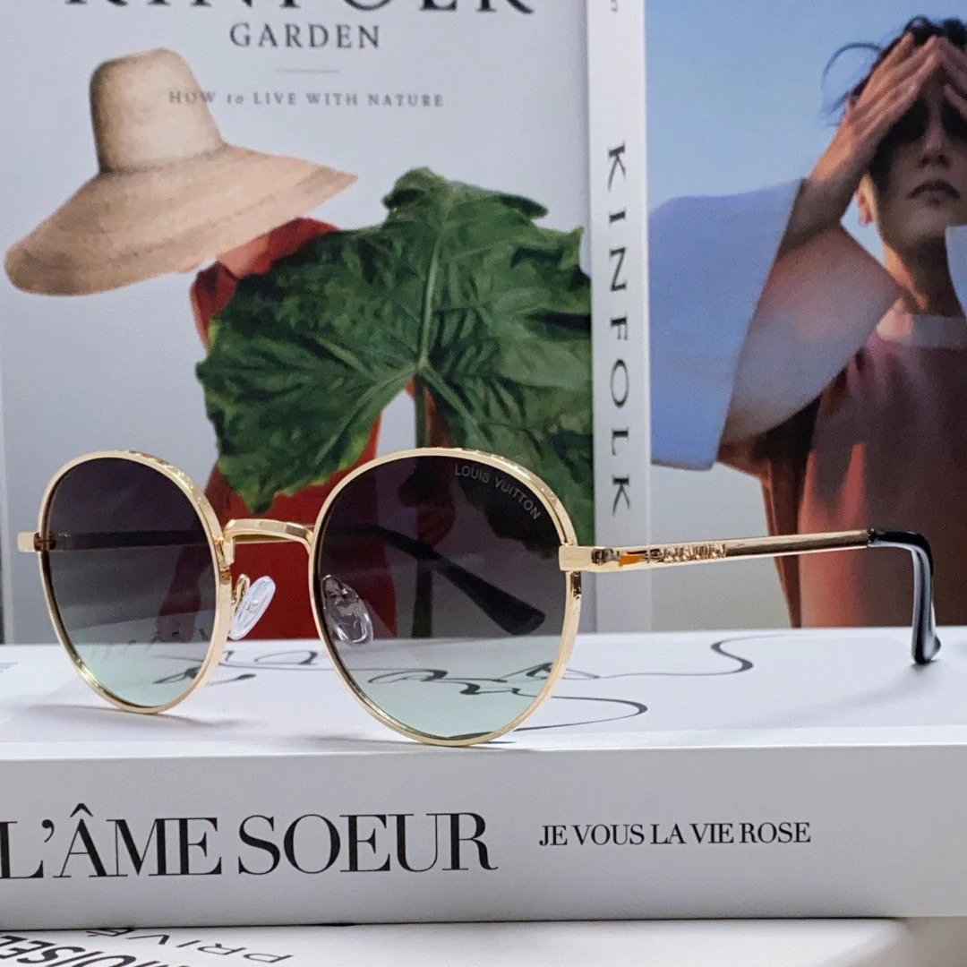 SIGNATURE ROUND SUNGLASS 581381 IN GOLD METAL GREY SMOKE LENSES
