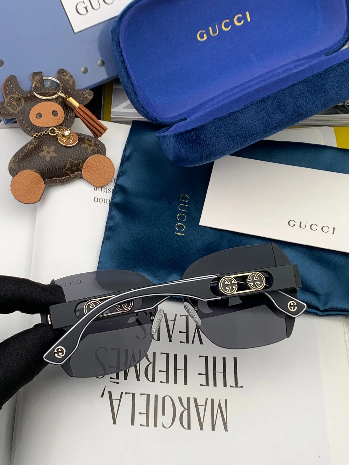 EMBOSSED LOGO SQUARE FRAME SUNGLASSES G0296 IN ACETATE AND METAL