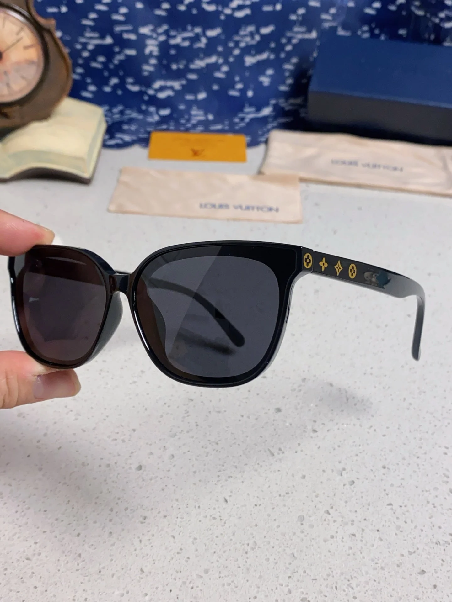 CAT EYE SUNGLASSES 571652 IN BLACK ACETATE