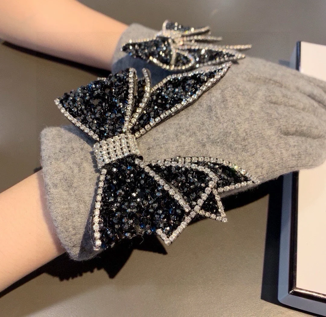 GLOVES IN DOVE GRAY WOOL WITH RHINSTONES 429246