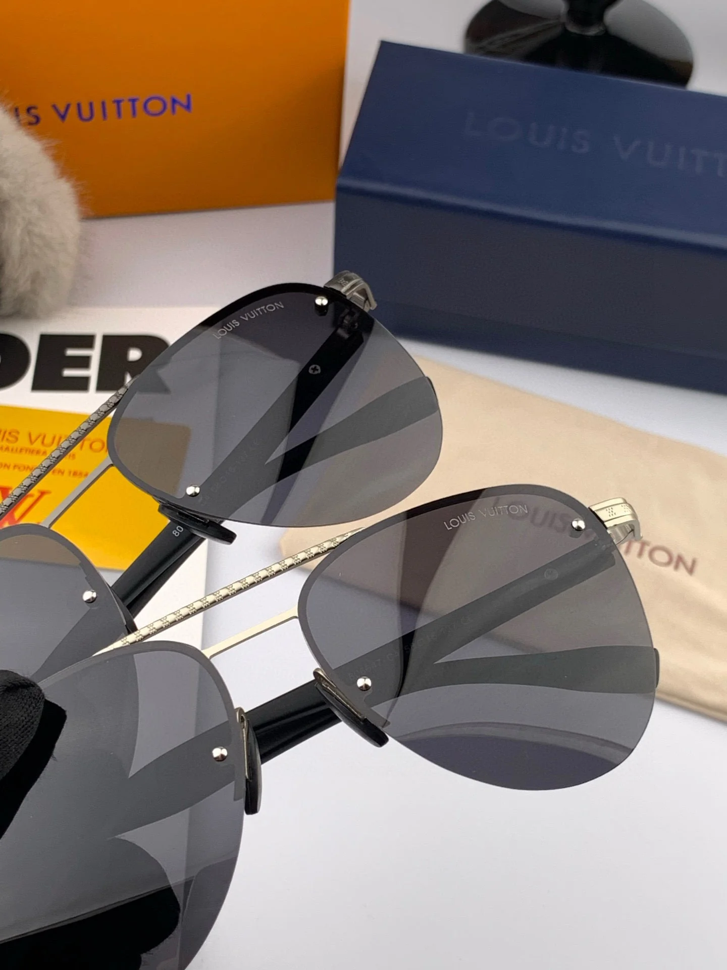 PILOT SUNGLASSES L780664 IN METAL BLACK LENSES