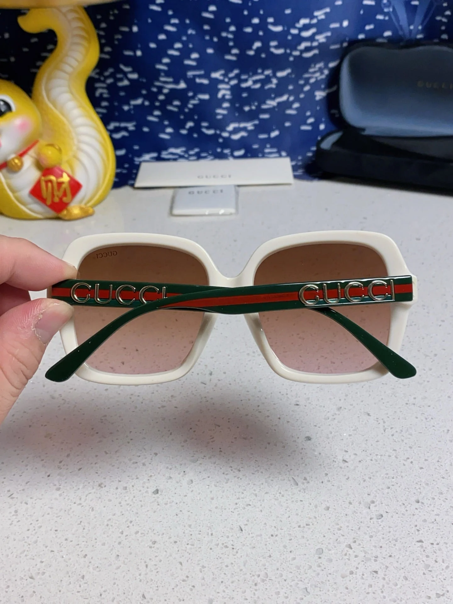 SQUARE FRAME SUNGLASSES 573309 IN ACETATE EMBOSSED LOGO