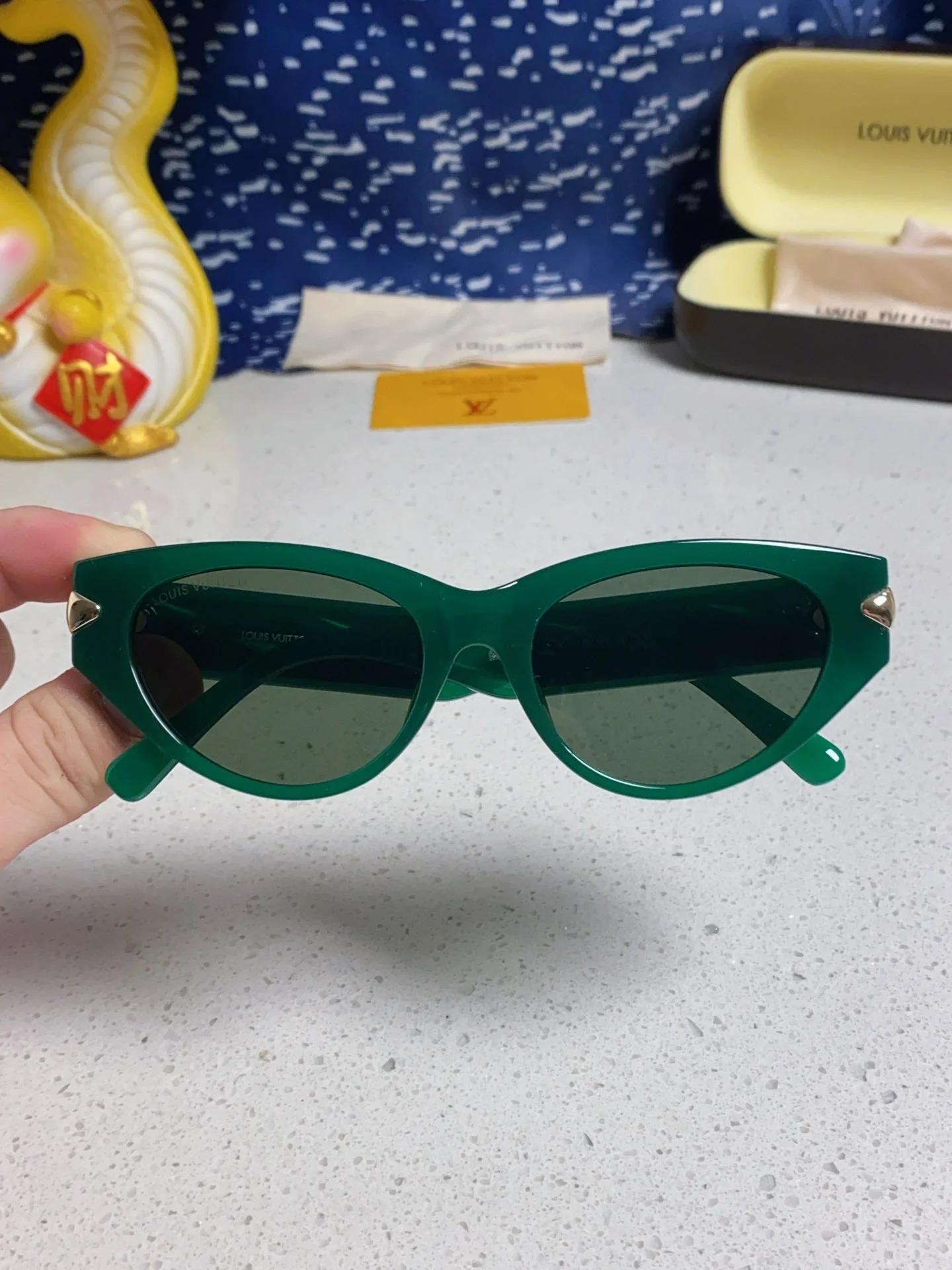 CAT EYE SUNGLASSES 576882 IN GREEN AND GOLD ACETATE