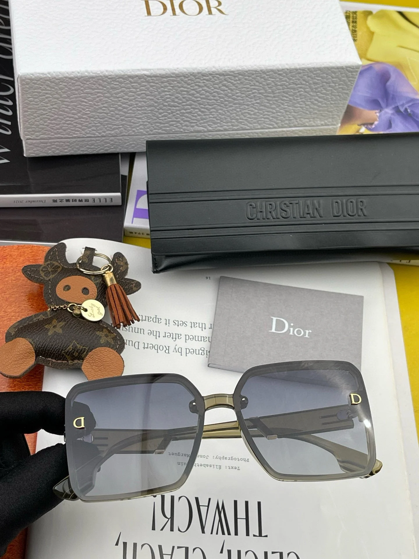 MONTAIGNE SUNGLASS CD2682 IN ACETATE