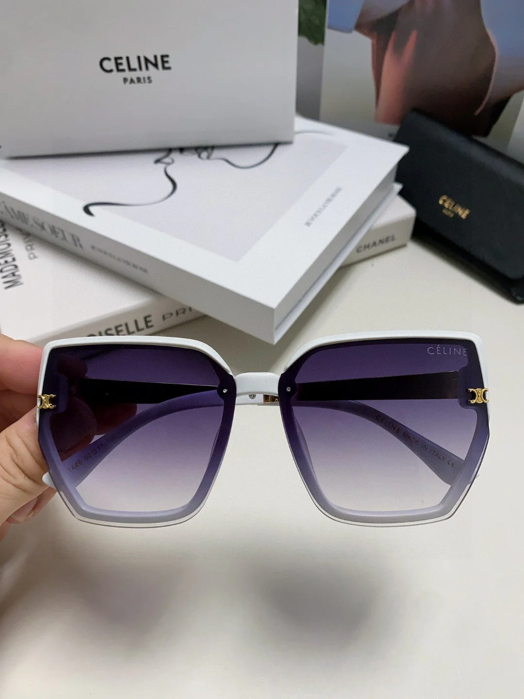 TRIOMPHE SUNGLASS 497829 IN WHITE ACETATE EMBOSSED LOGO