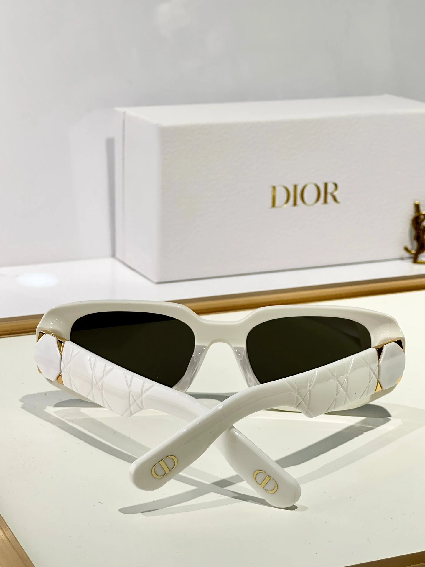 MONTAIGNE SUNGLASS LABY99.22 A3I IN ACETATE