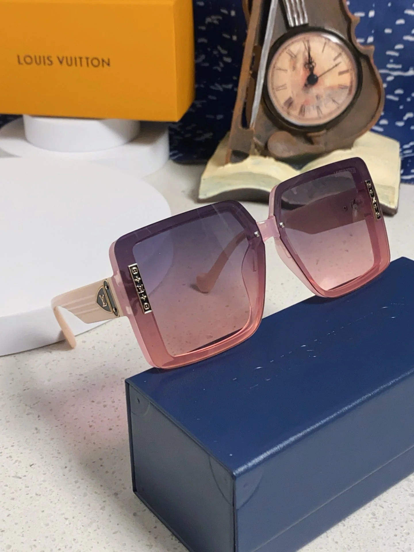 SQUARE SUNGLASSES 571653 IN PINK CLEAR ACETATE