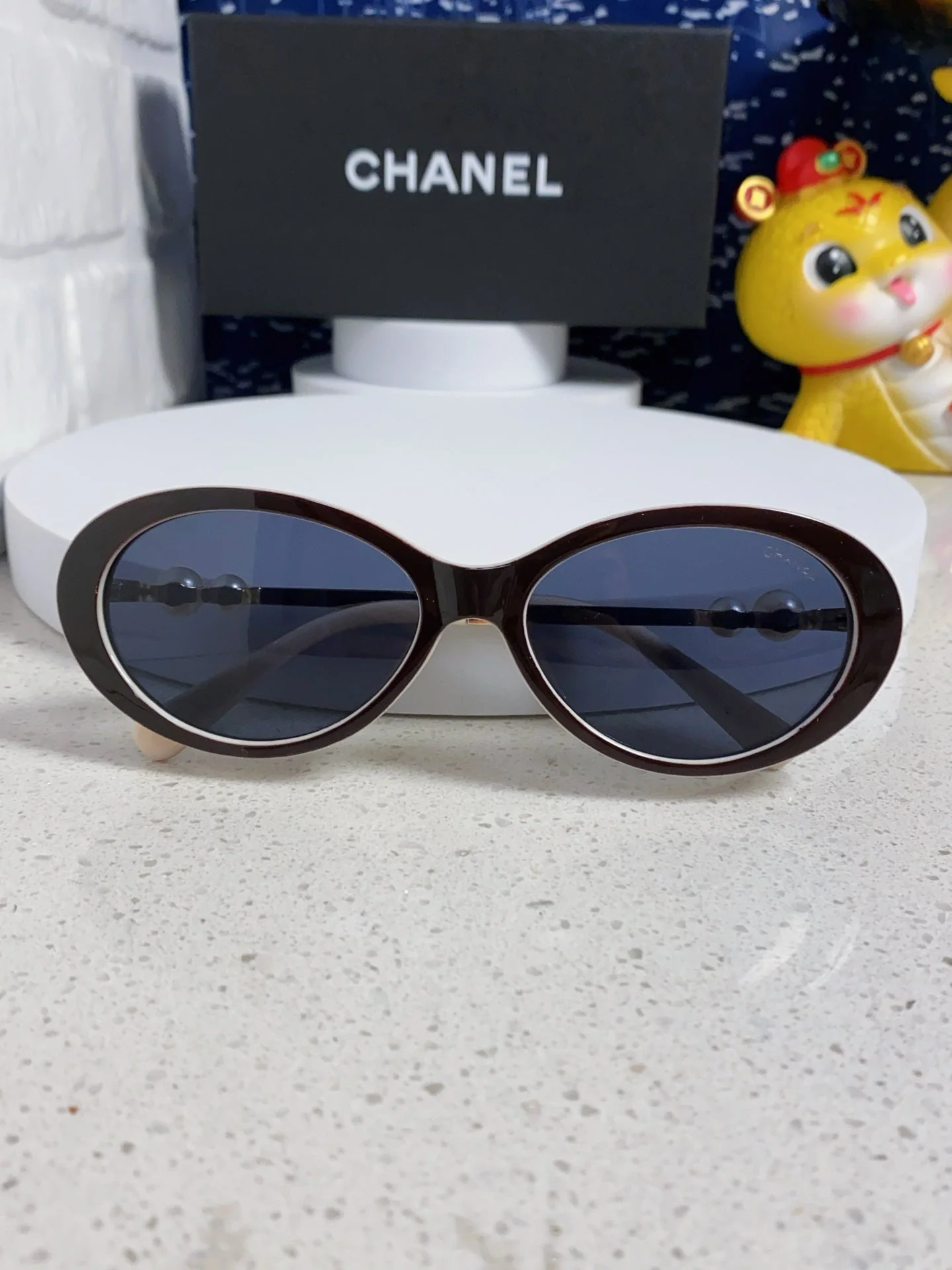OVAL SUNGLASSES 640343 IN IVORY BROWN ACETATE METAL FRAME EMBOSSED PEARL