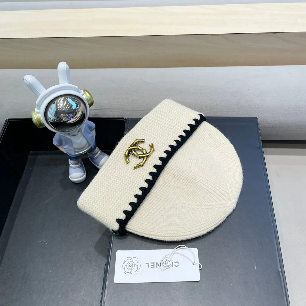 BEANIE HAT IN WHITE WOOL 419782