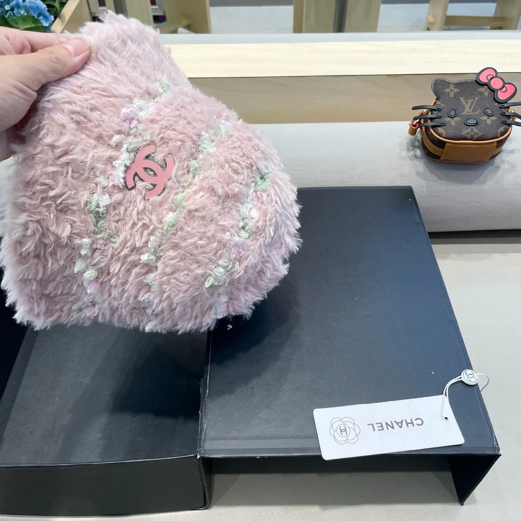 BUCKET HAT IN LIGHT PINK FLEECE 421274