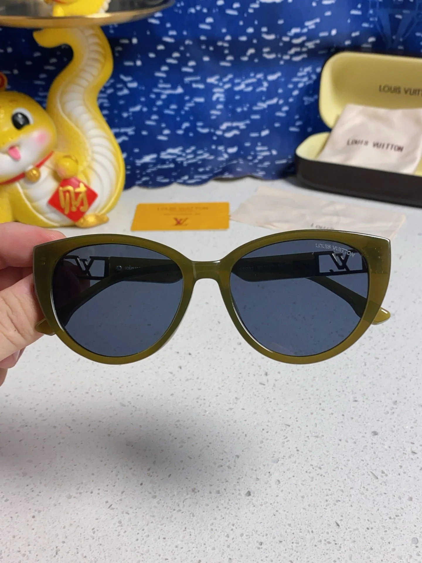 CAT EYE SUNGLASSES 567469 IN GREEN CLEAR ACETATE