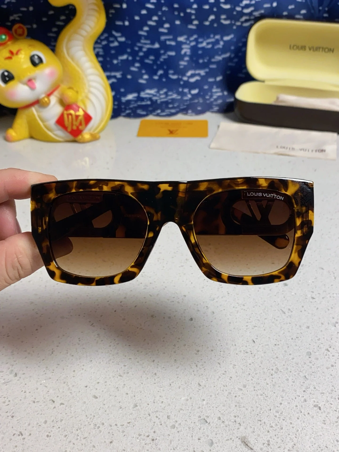 LINK SQUARE SUNGLASSES 570275 IN HAVANA ACETATE GOLD LOGO