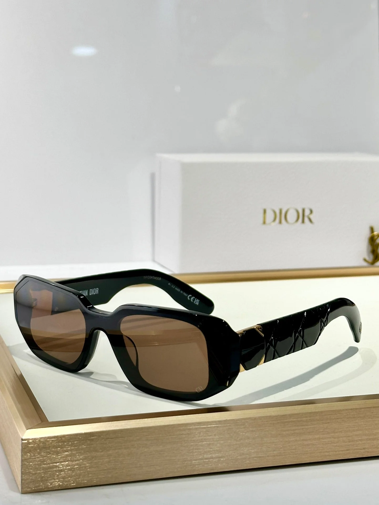 MONTAIGNE SUNGLASS LABY99.22 A3I IN ACETATE