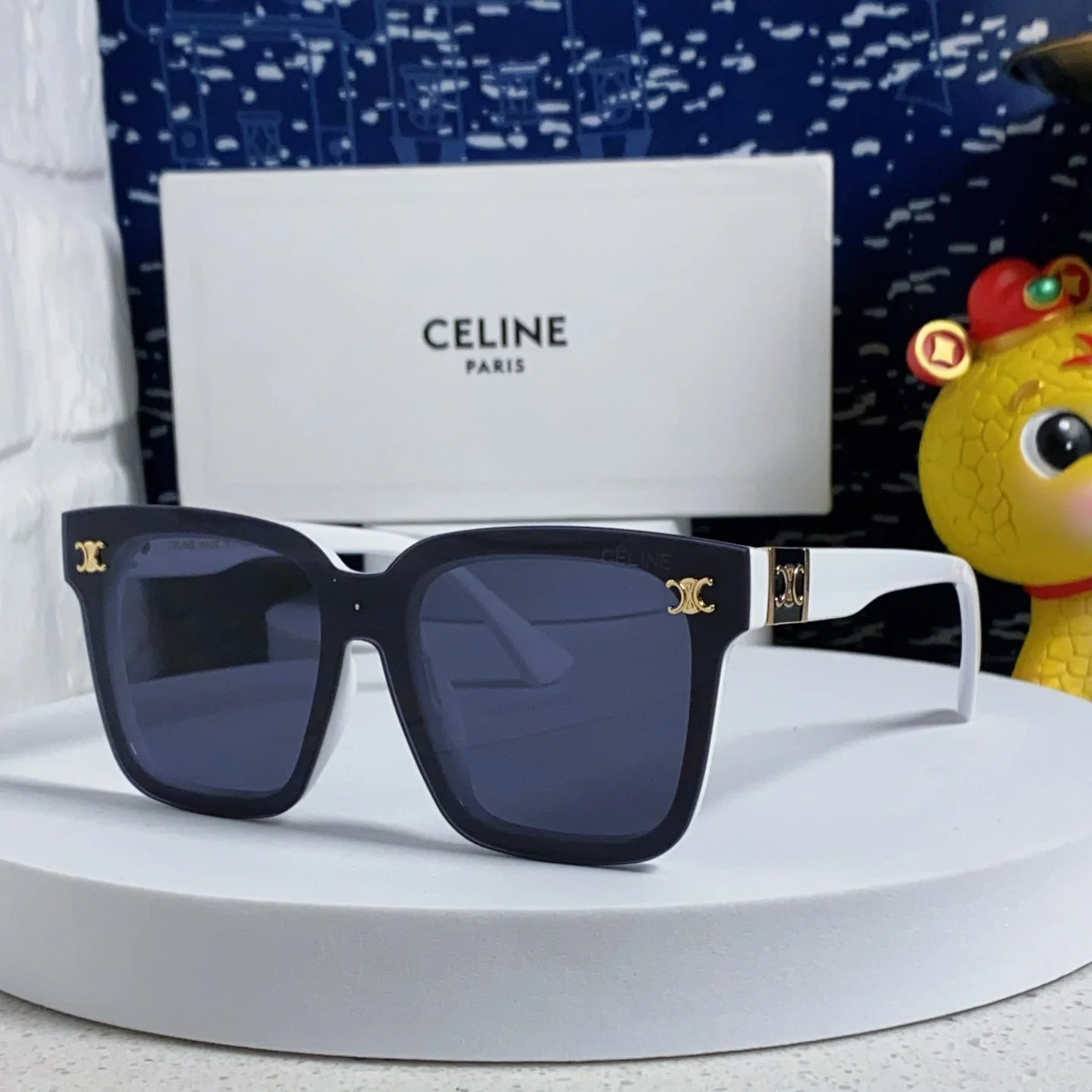 TRIOMPHE SUNGLASSES 548635 IN WHITE ACETATE
