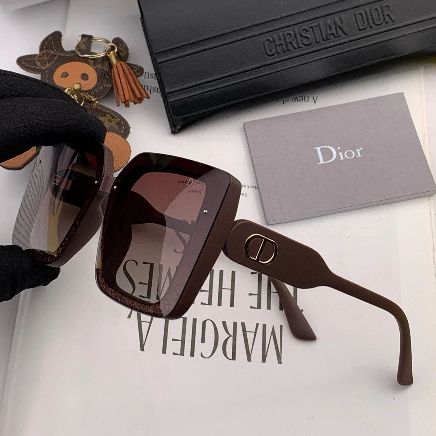 MONTAIGNE SQUARE SUNGLASS D6227 IN ACETATE