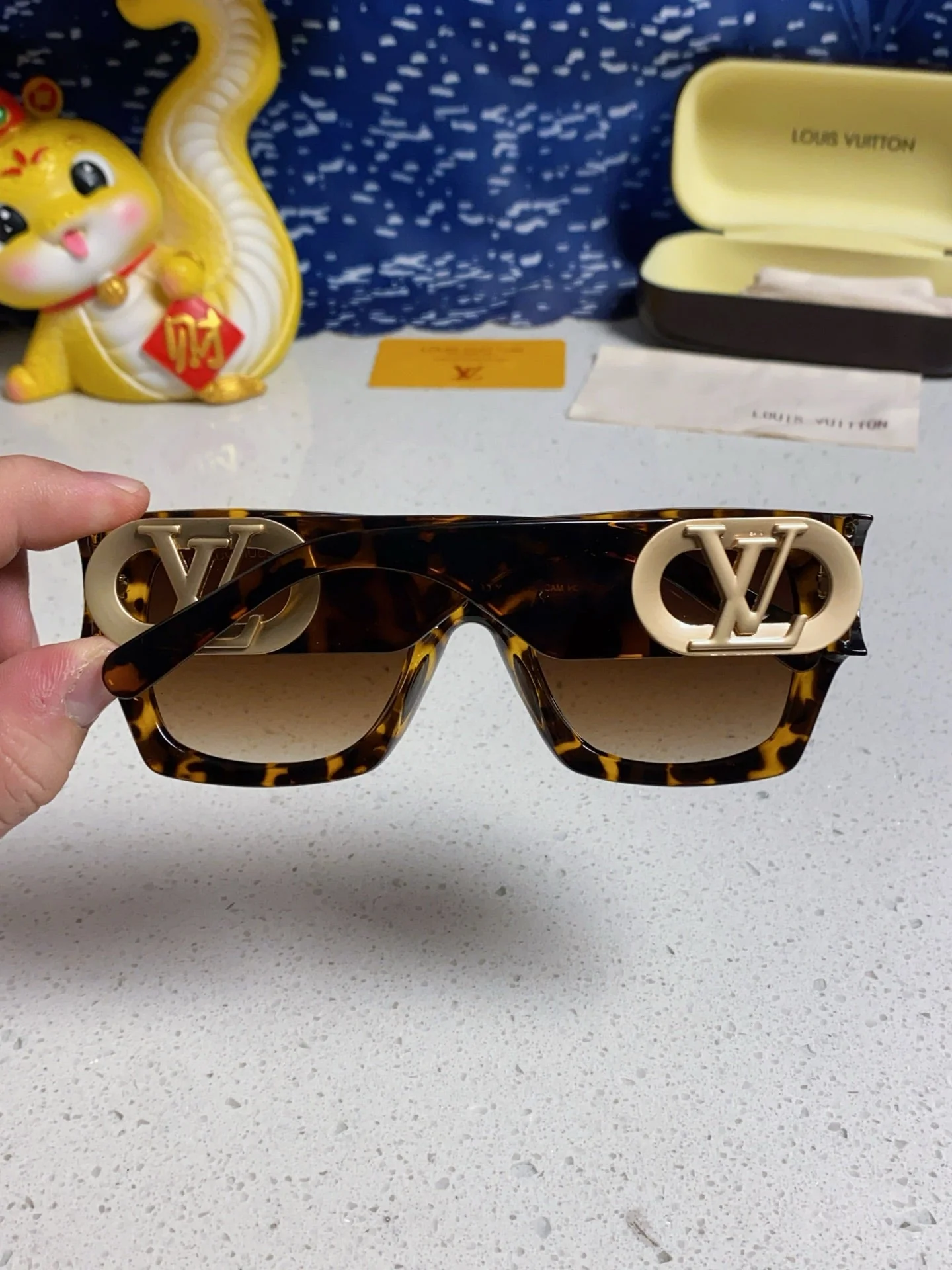 LINK SQUARE SUNGLASSES 570275 IN HAVANA ACETATE GOLD LOGO