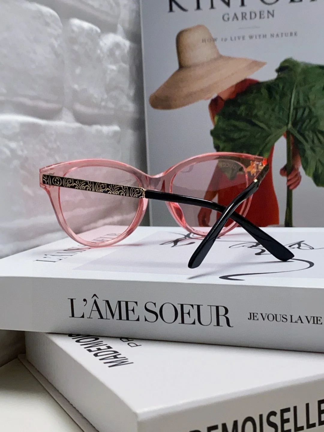 BEE EMBELLISHED BUTTERFLY FRAME SUNGLASSES 570242 IN ACETATE