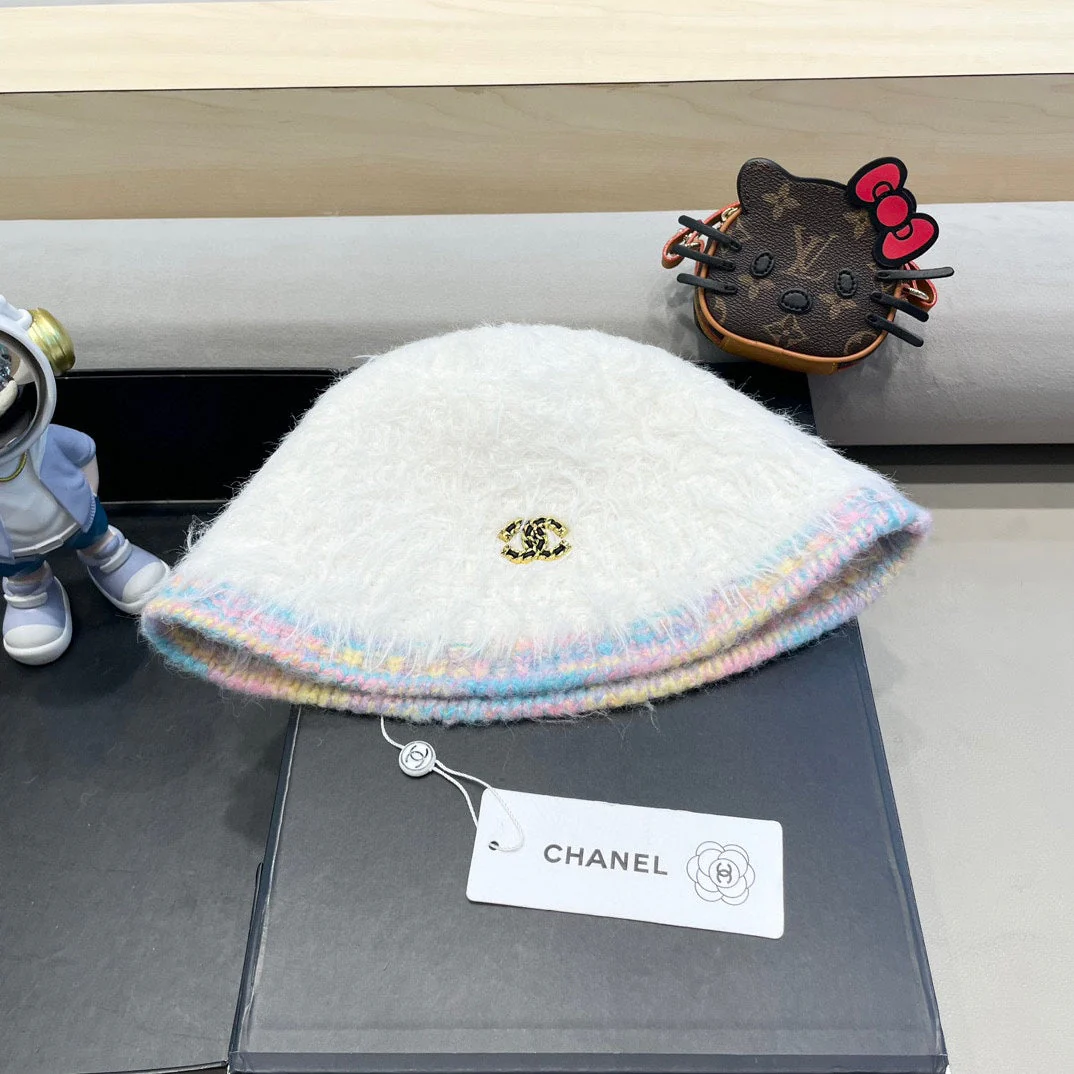 BUCKET HAT IN WHITE LAMB FUR 419468
