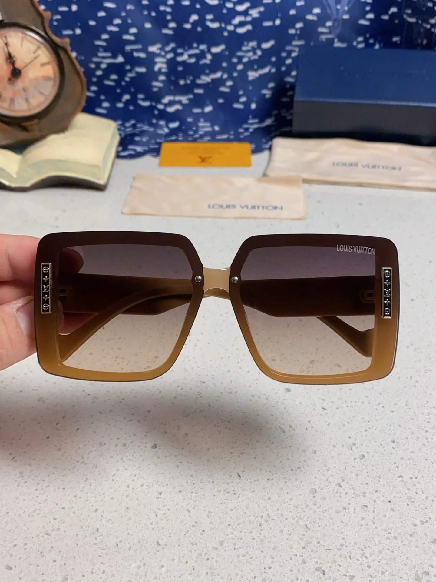 SQUARE SUNGLASSES 571654 IN DARK BEIGE SMOKE ACETATE