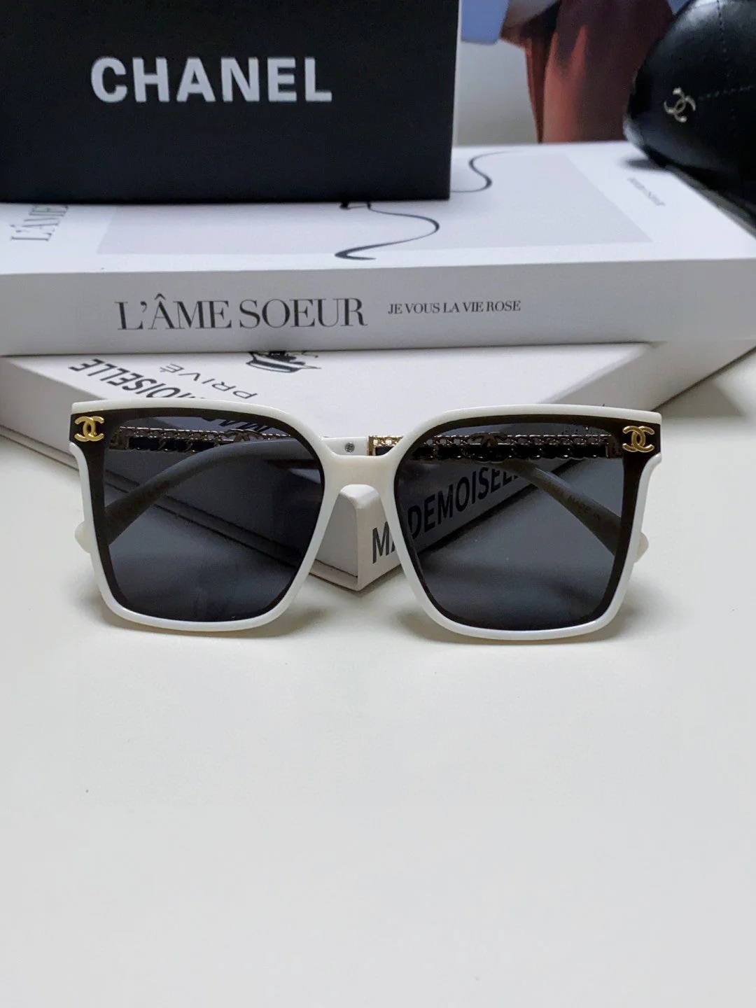 SQUARE SUNGLASSES 632885 IN WHITE ACETATE