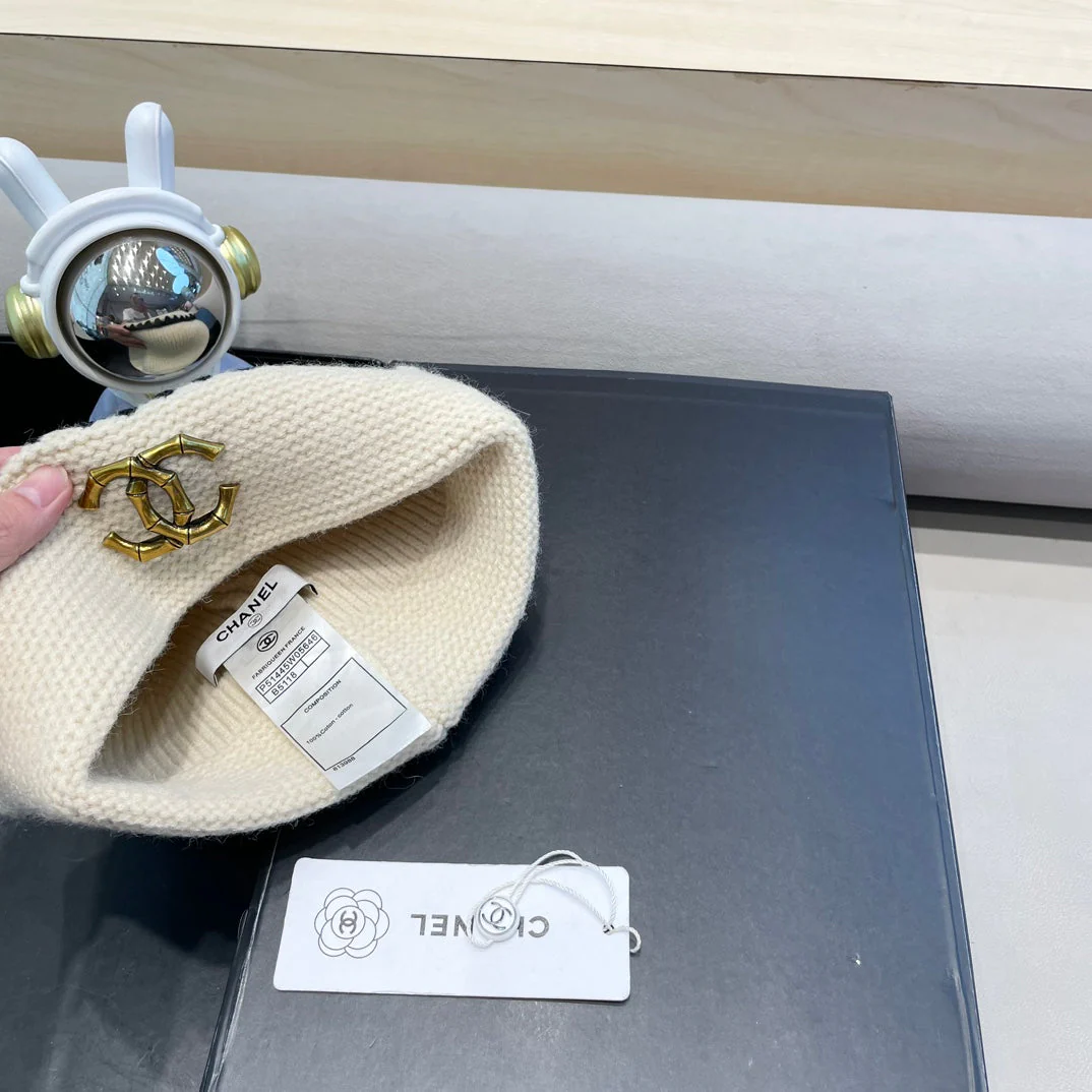 BEANIE HAT IN WHITE WOOL 419782