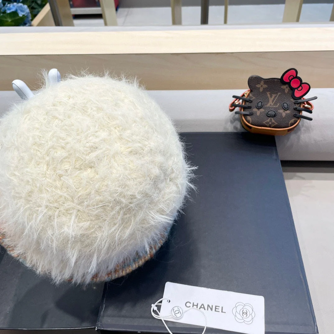 BUCKET HAT IN BISQUE BEIGE LAMB FUR 419467