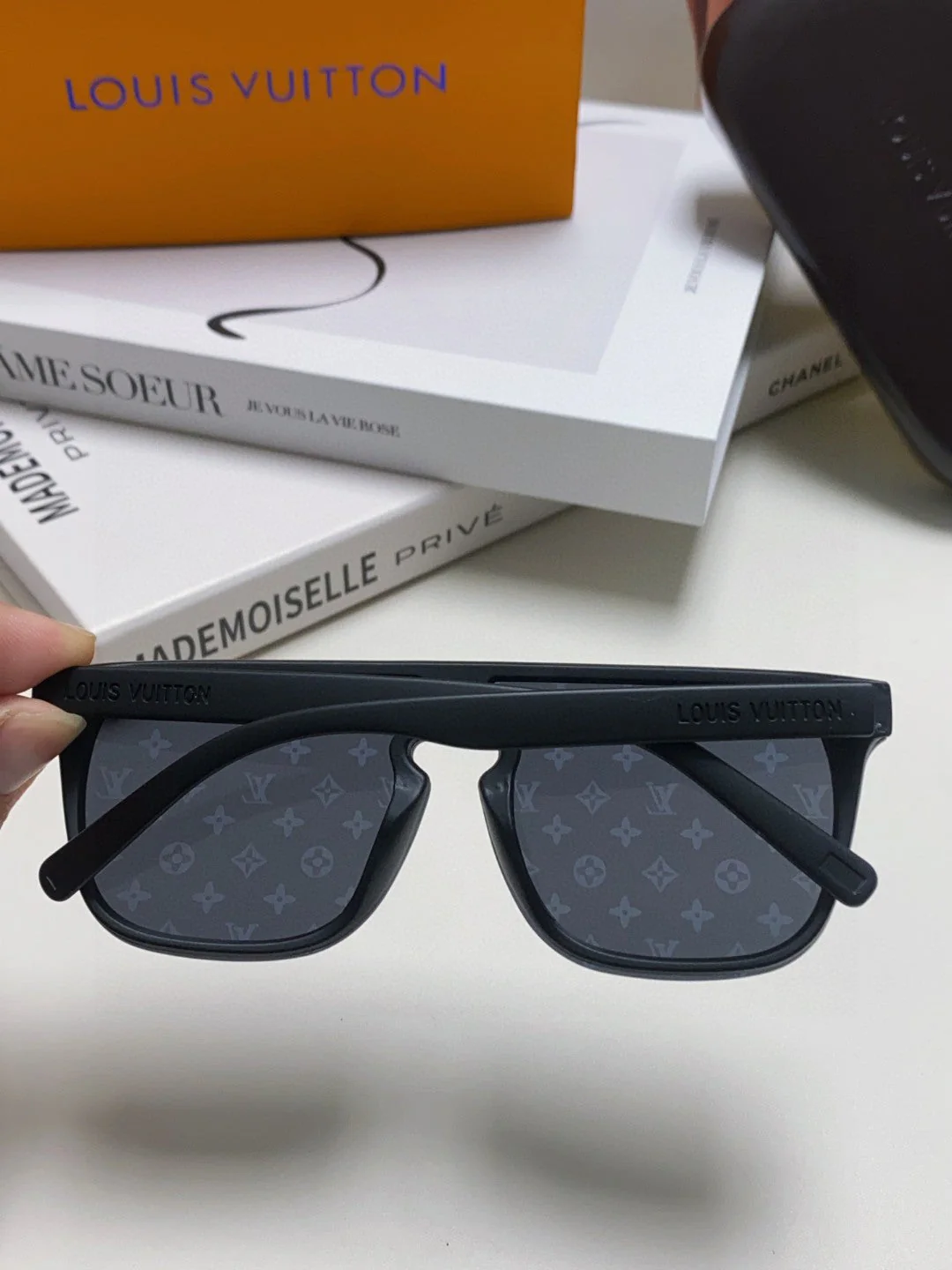 WAIMEA SUNGLASSES 581362 IN BLACK ACETATE MONOGRAM ON LENS