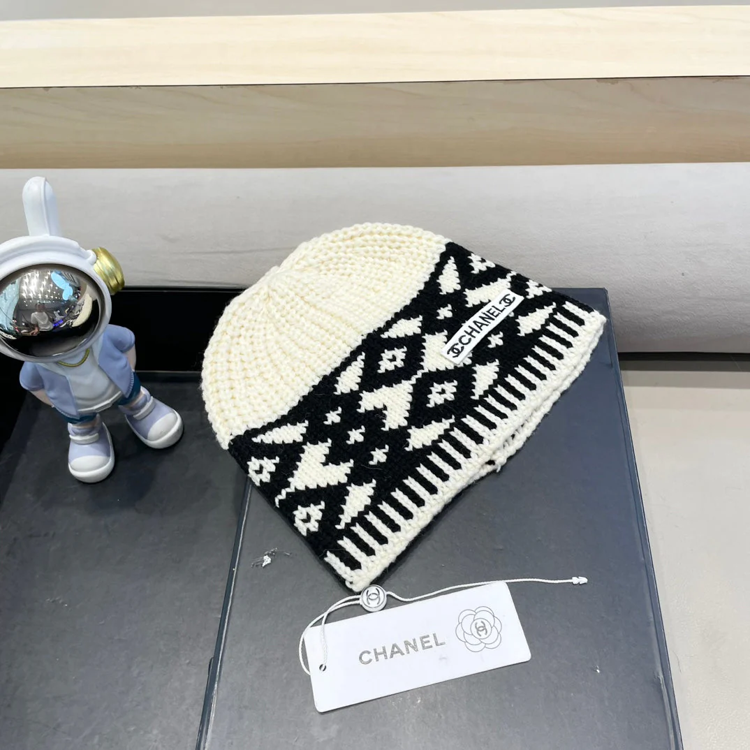 BEANIE HAT IN WHITE MIX BLACK WOOL 431697