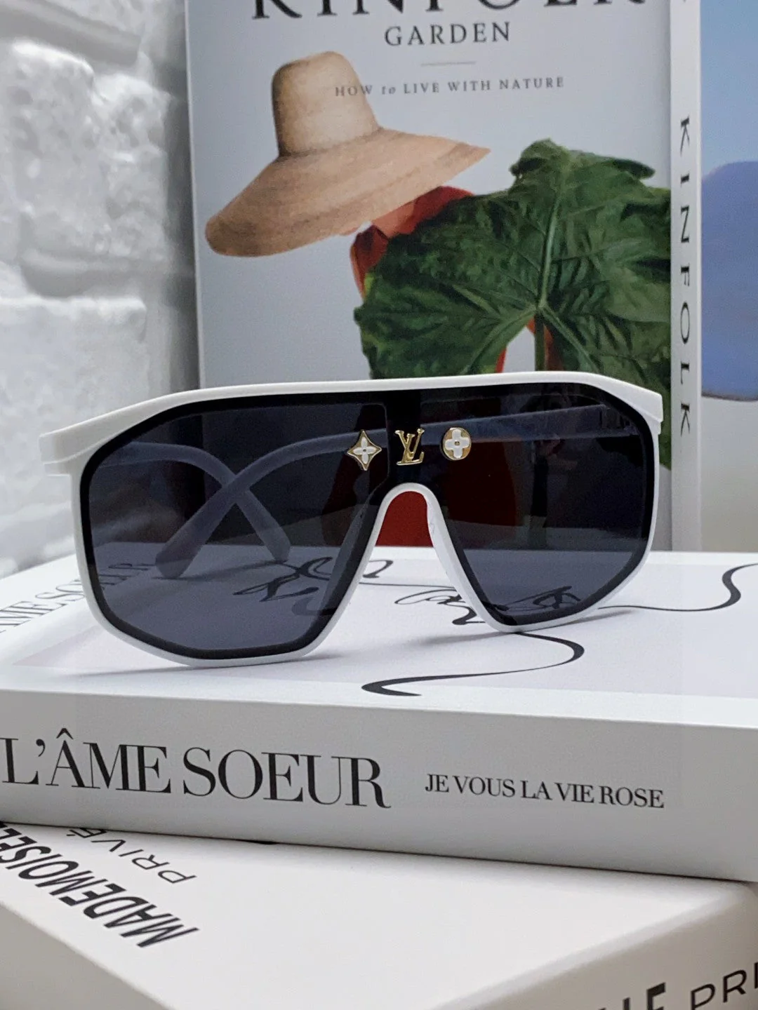 WAIMEA SUNGLASSES 570269 IN WHITE ACETATE