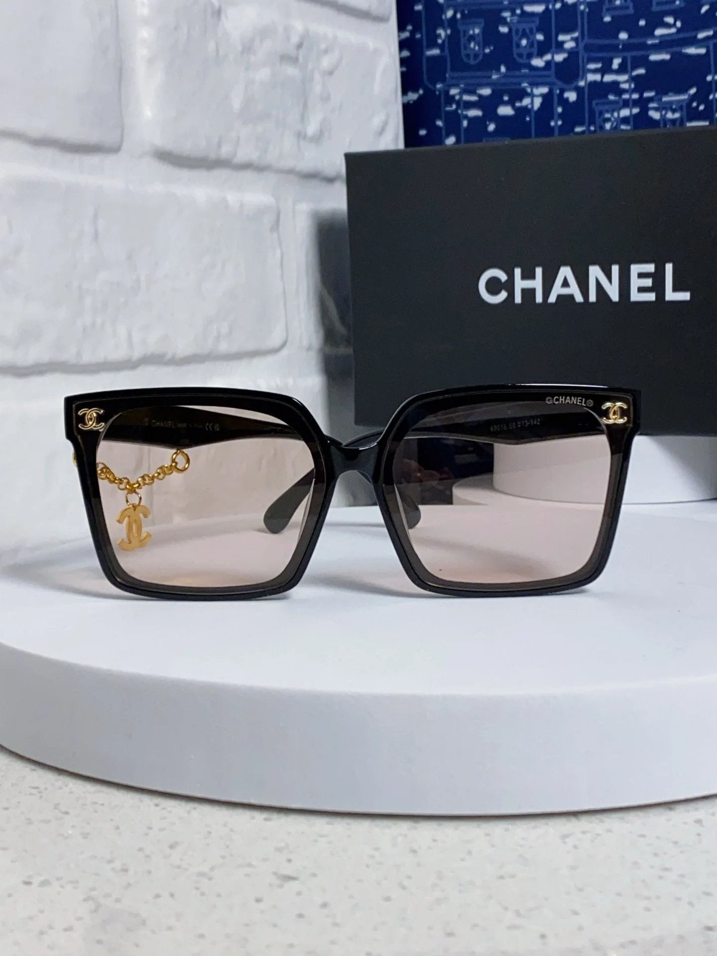 SQUARE SUNGLASSES 641807 IN BLACK ACETATE LIGHT BROWN LENSES