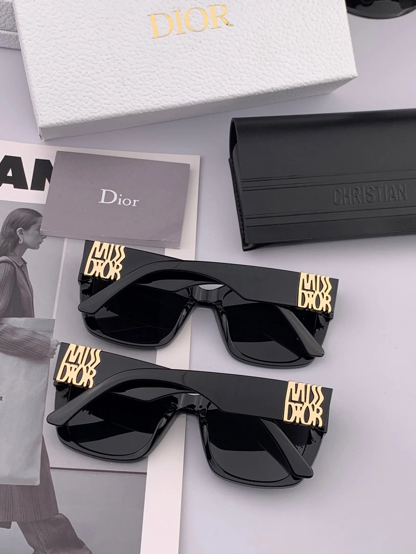 MONTAIGNE SUNGLASS CD1113 IN ACETATE