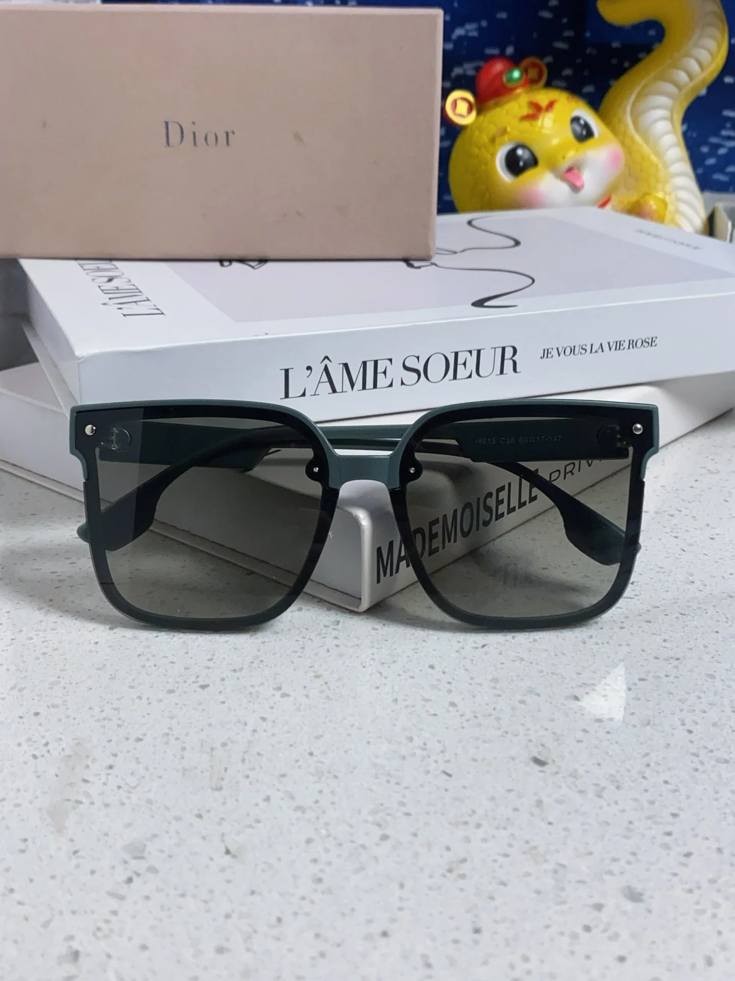 MONTAIGNE SUNGLASS 560860 IN TAN GREEN ACETATE