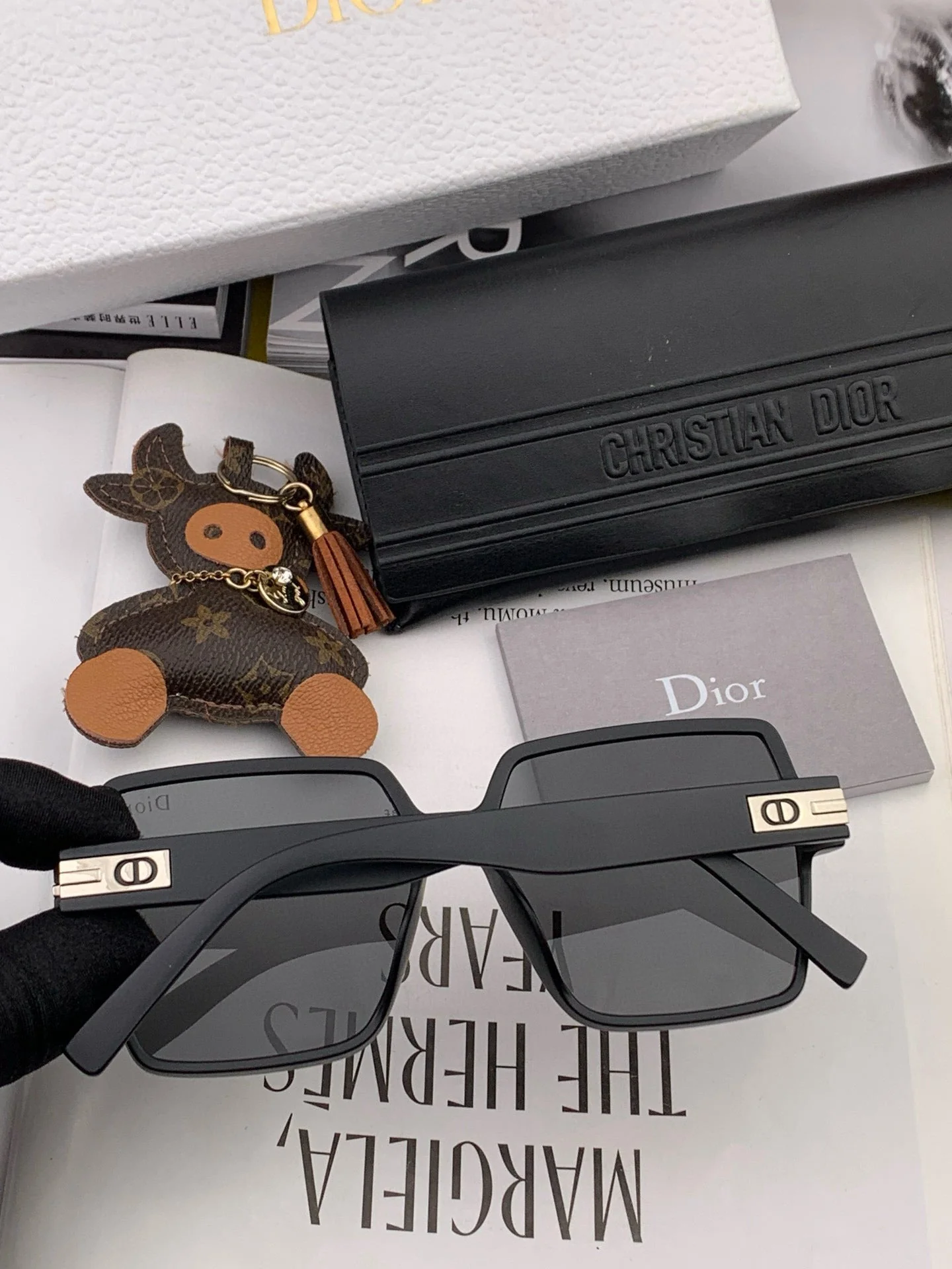 MONTAIGNE SQUARE SUNGLASS CD4780 IN ACETATE