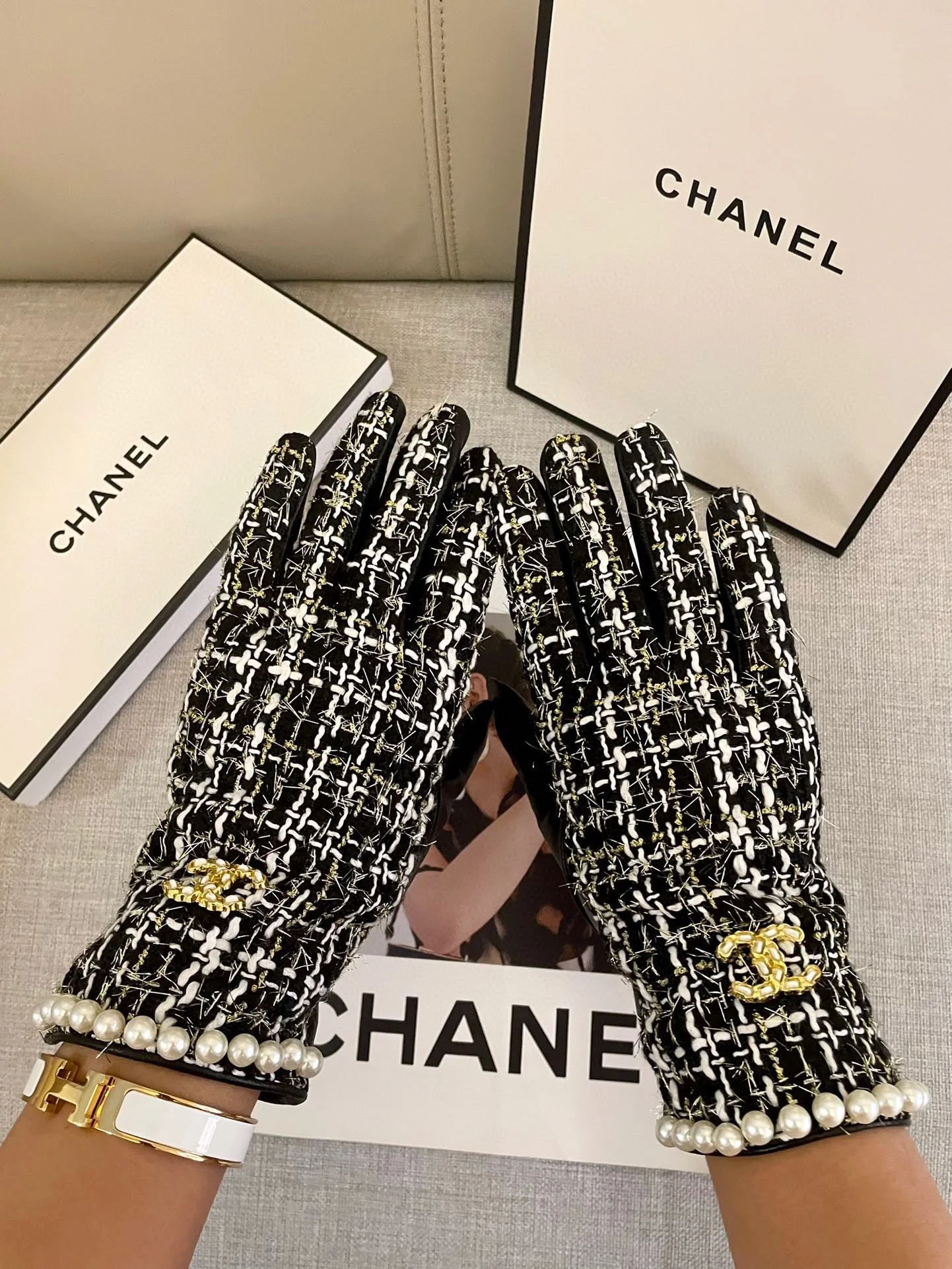 GLOVES IN BLACK MIX WHITE WOOL TWEED AND SHEEPSKIN 463846