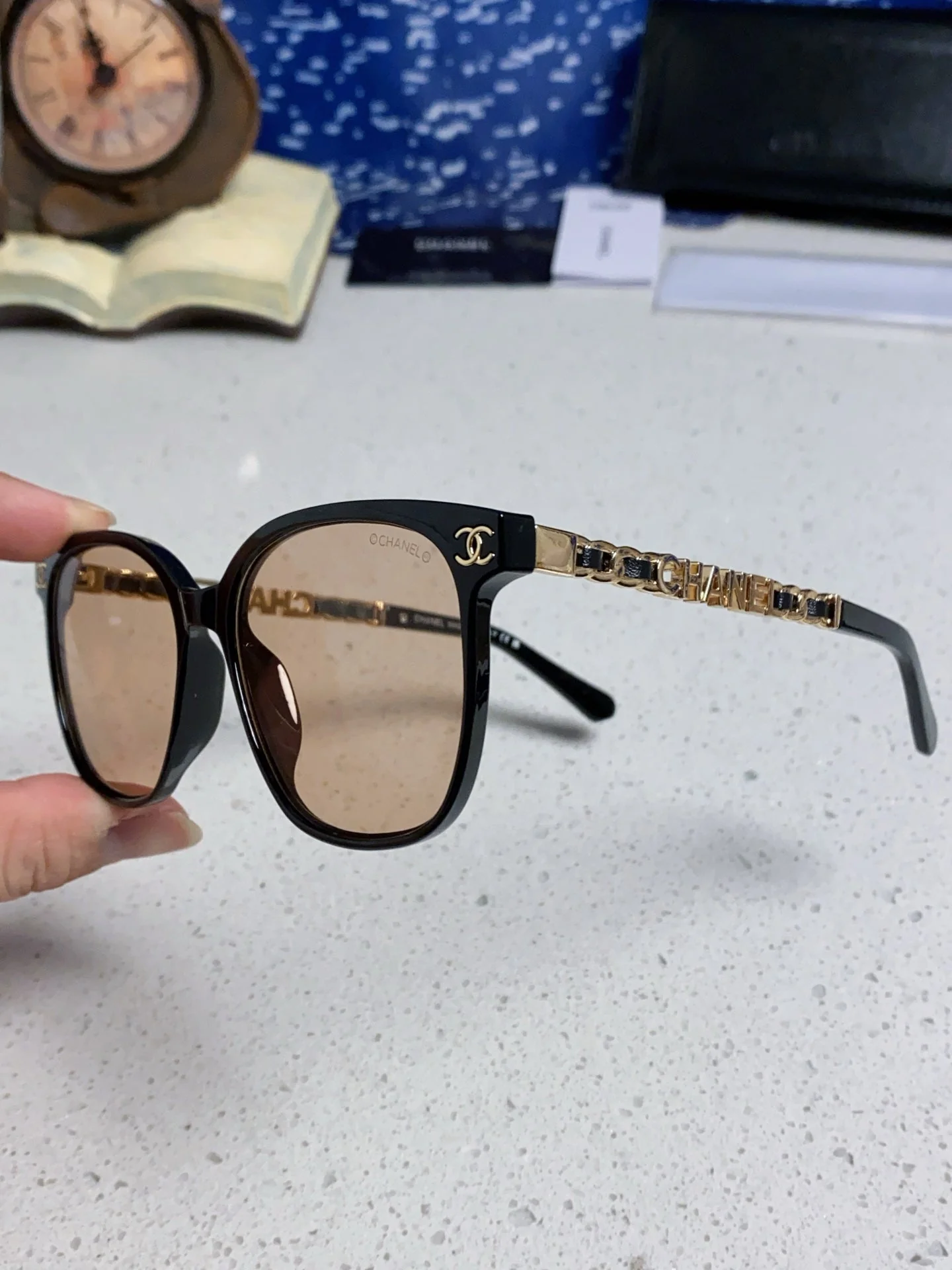 SQUARE SUNGLASSES 632028 IN BLACK ACETATE LIGHT BROWN LENSES