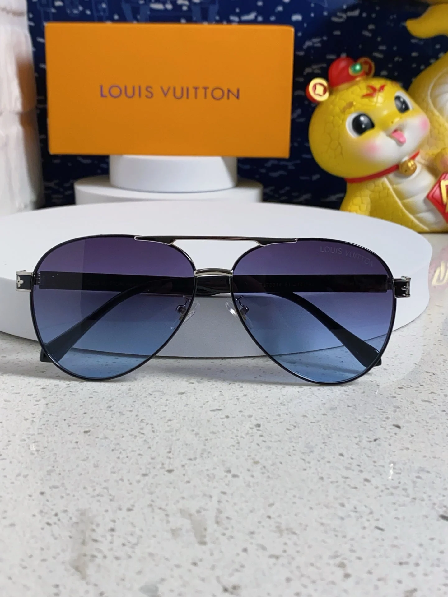 PILOT SUNGLASSES 571633 IN SILVER METAL GREY SMOKE LENSES MONOGRAM LOGO