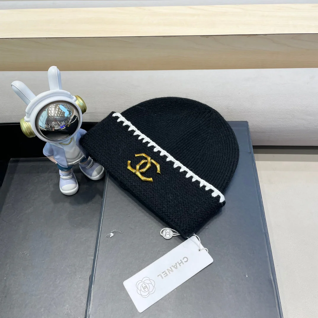 BEANIE HAT IN BLACK WOOL 419778