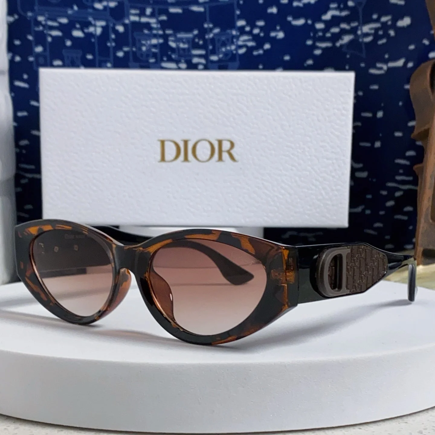 MONTAIGNE SUNGLASS 578114 IN HAVANA ACETATE