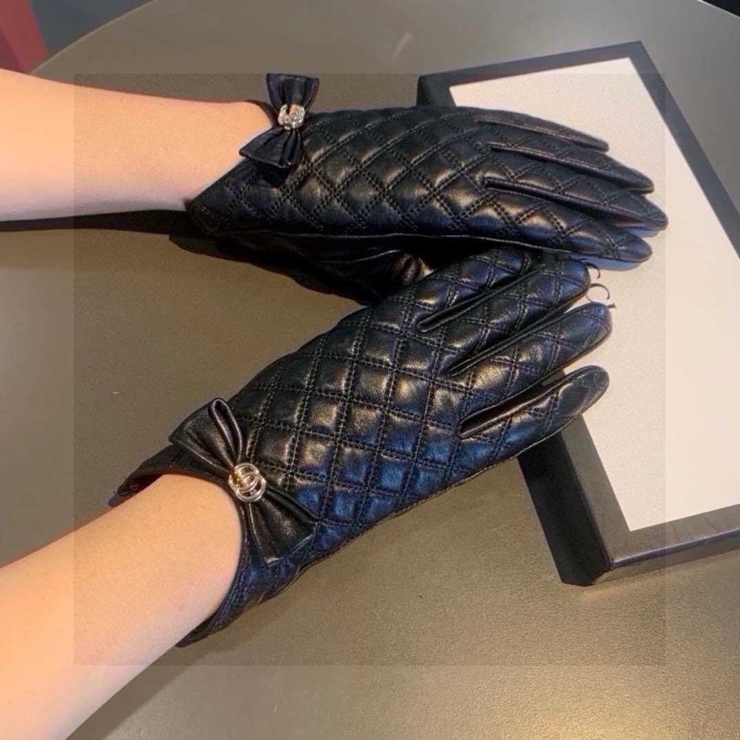 TOUCHSCREEN GLOVES WITH BOW IN BLACK LAMBSKIN 467968