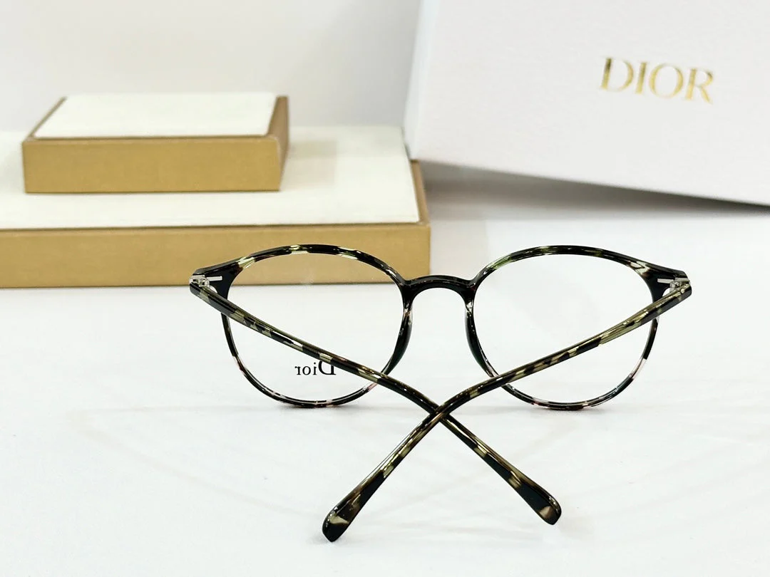 MONTAIGNE SUNGLASS CD S17F IN ACETATE