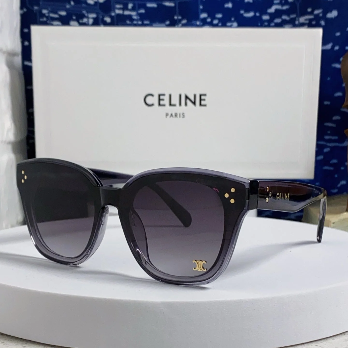 SQUARE SUNGLASS 575843 IN BLACK ACETATE GRADIENT SMOKE LENSES