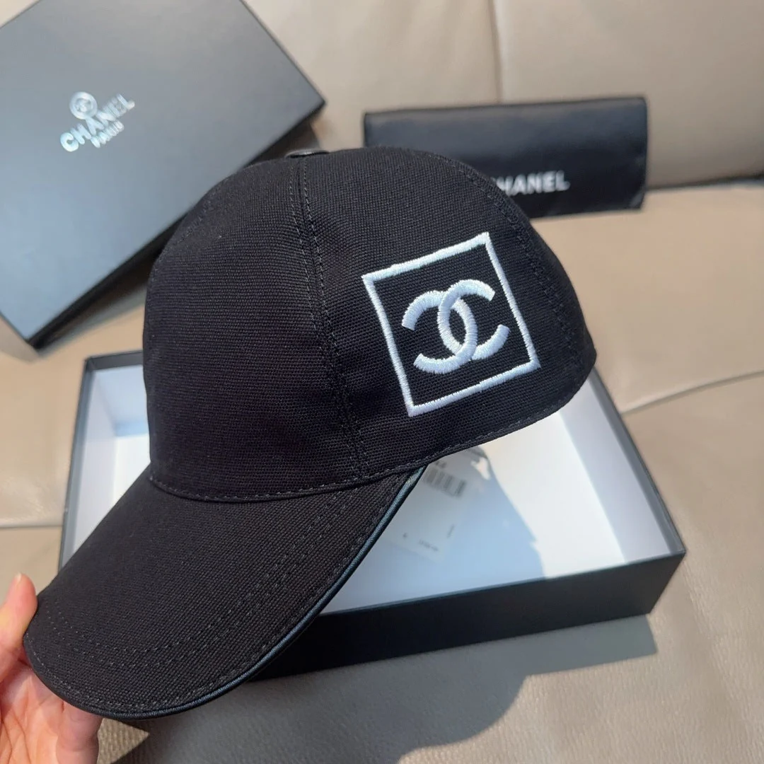 BASEBALL HAT IN BLACK DOUBLE C EMBROIDERED 674174