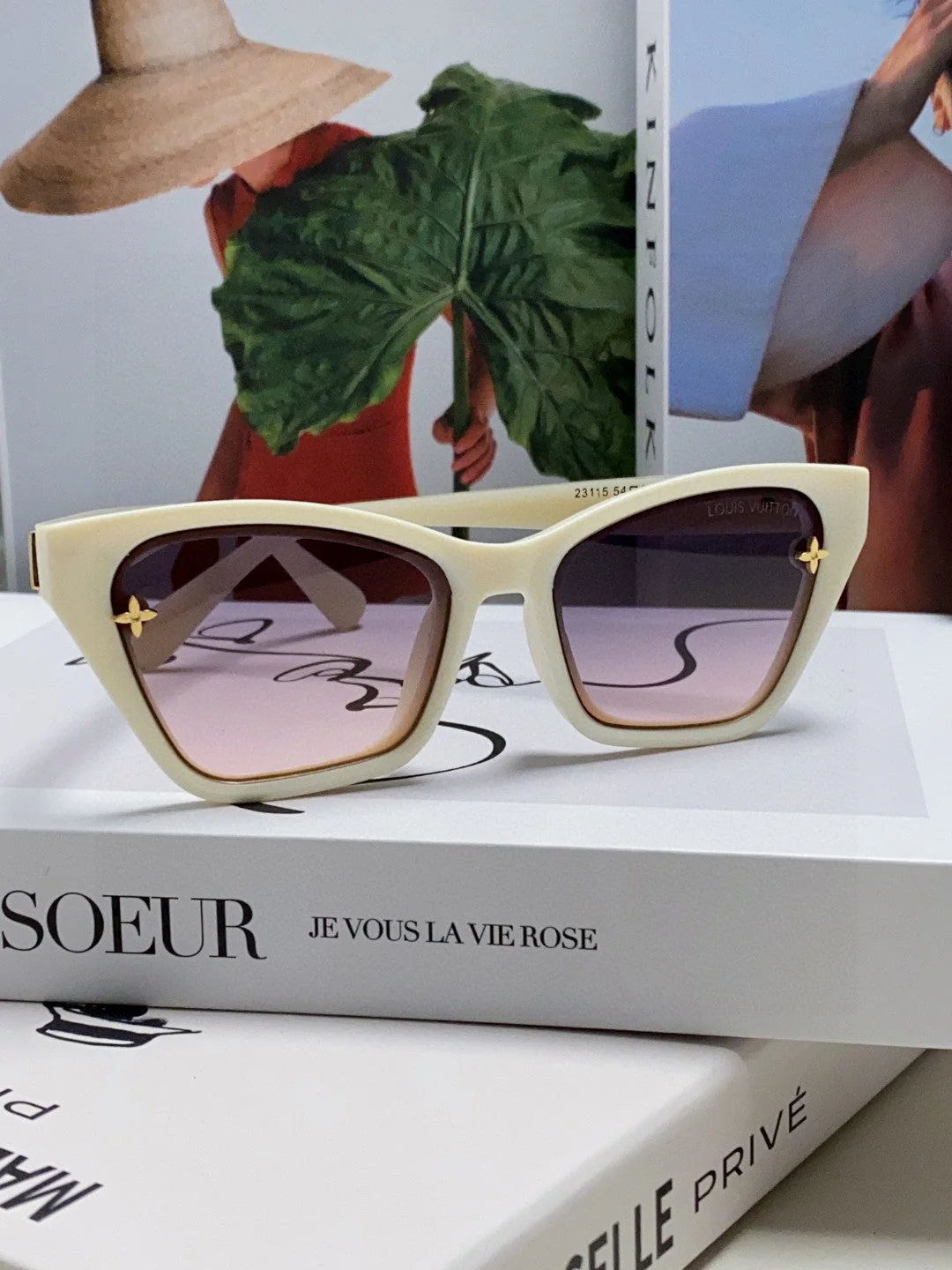 SQUARE SUNGLASSES 581359 IN IVORY ACETATE EMBOSSED MONOGRAM LOGO