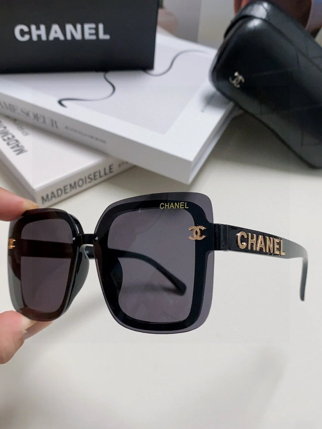 SQUARE SUNGLASSES 638798 IN ACETATE