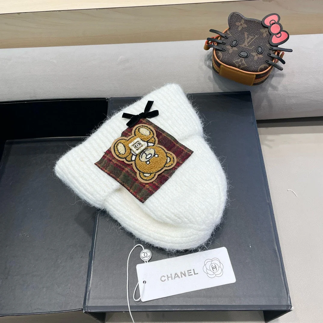 BEANIE HAT IN WHITE WOOL WITH BOW 421253